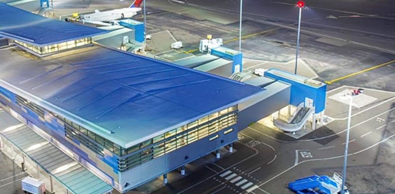 United Airlines FPO Terminal