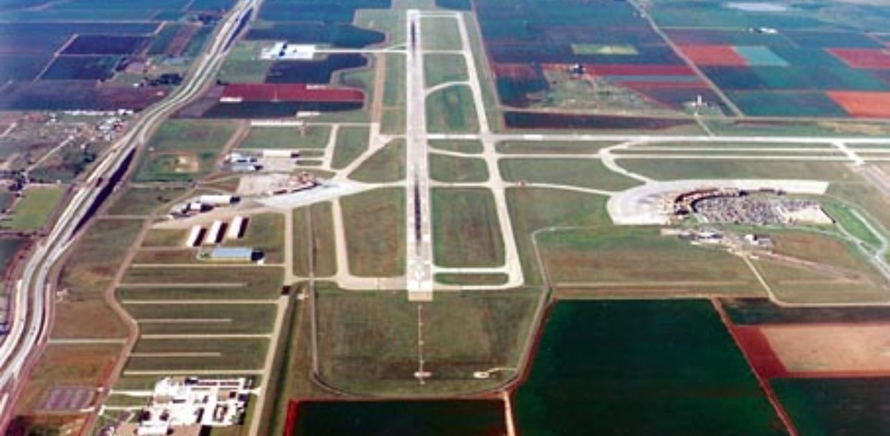 United Airlines LBB Terminal