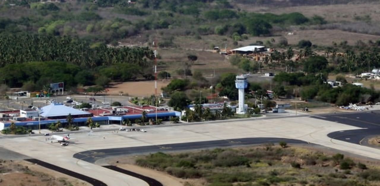 United Airlines ZIH Terminal