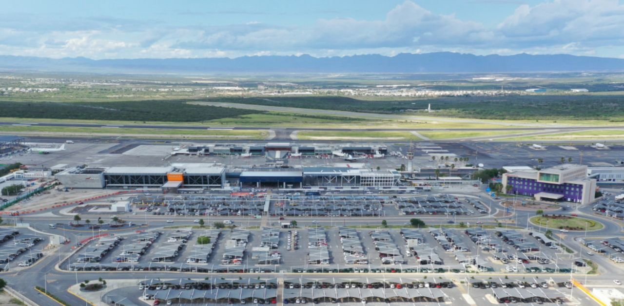 United Airlines YLW Terminal