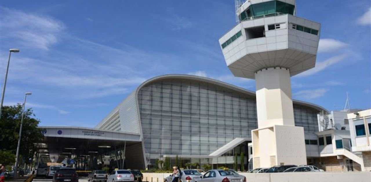 Lufthansa Airlines DBV Terminal