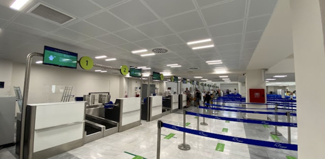 Lufthansa Airlines JMK Terminal