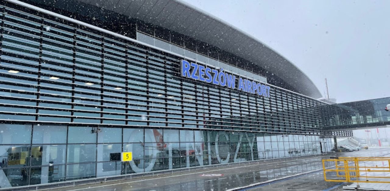 Lufthansa Airlines RZE Terminal