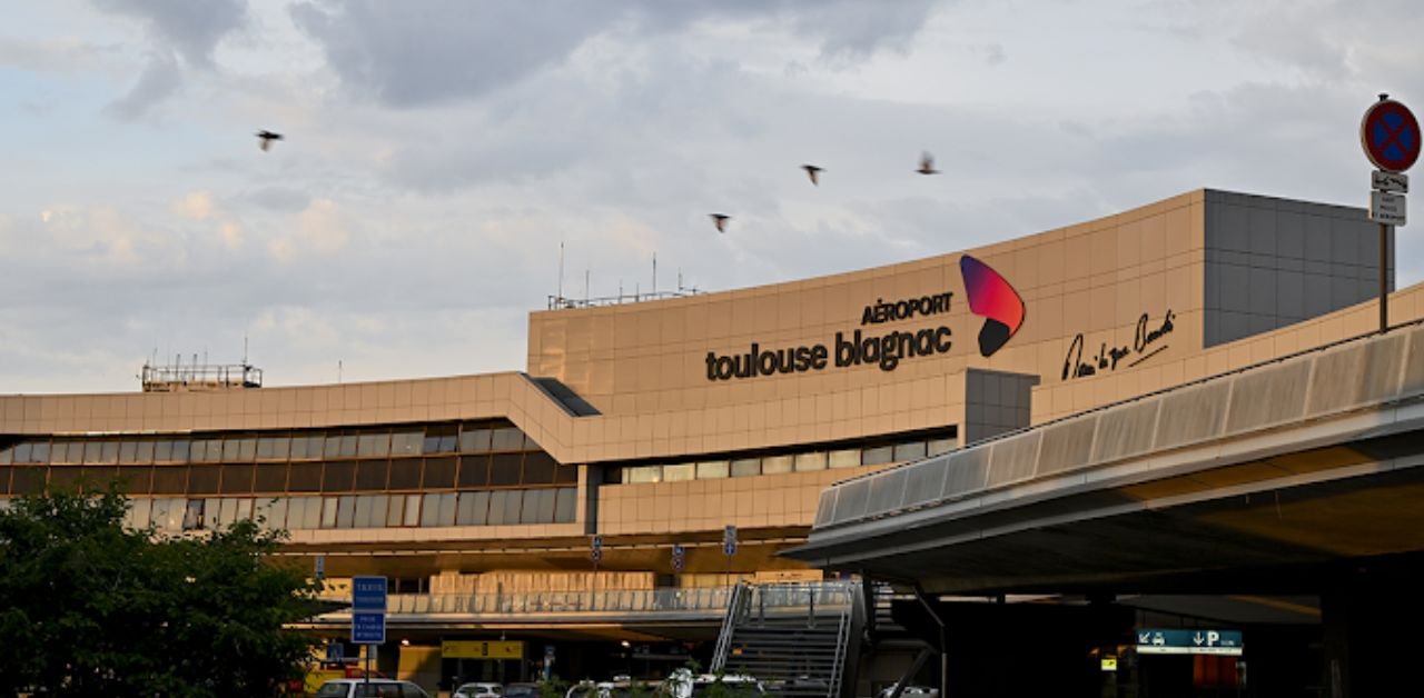 Lufthansa Airlines TLS Terminal