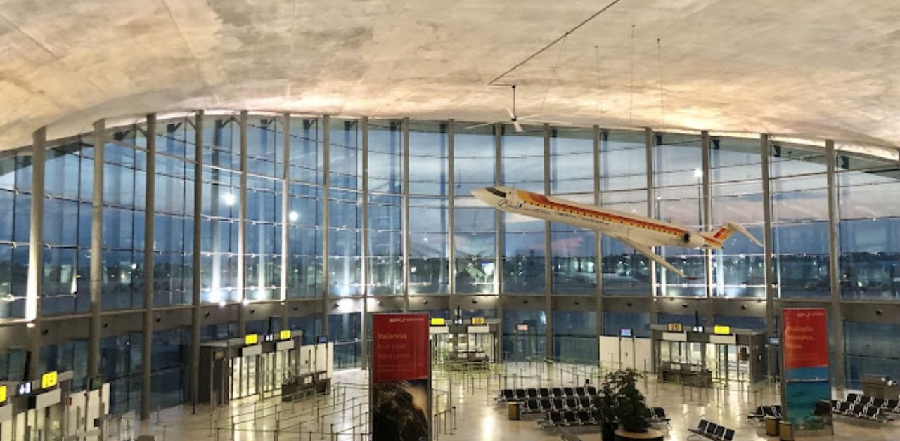 Lufthansa Airlines VLC Terminal