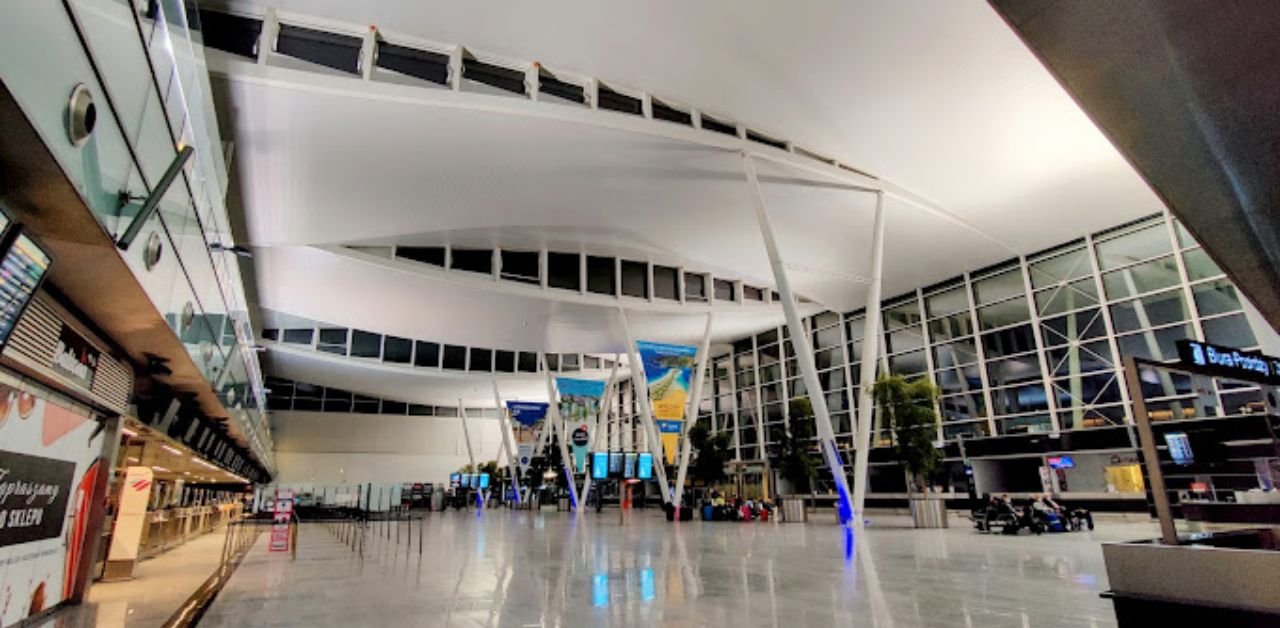 Lufthansa Airlines WRO Terminal