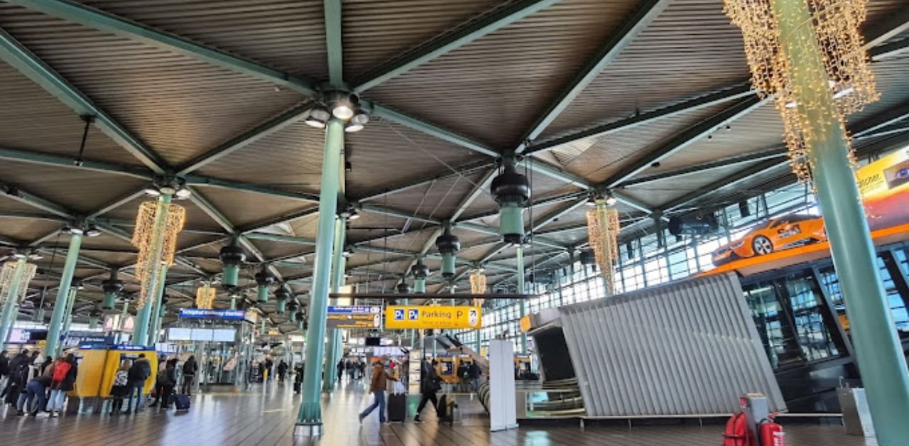 Singapore Airlines AMS Terminal