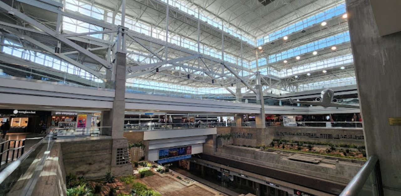 Singapore-Airlines-DEN-Terminal