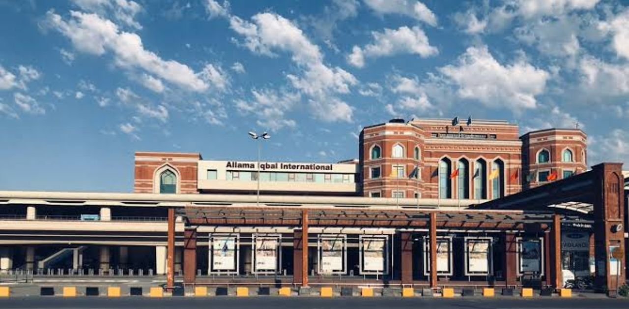 Singapore Airlines LHE Terminal