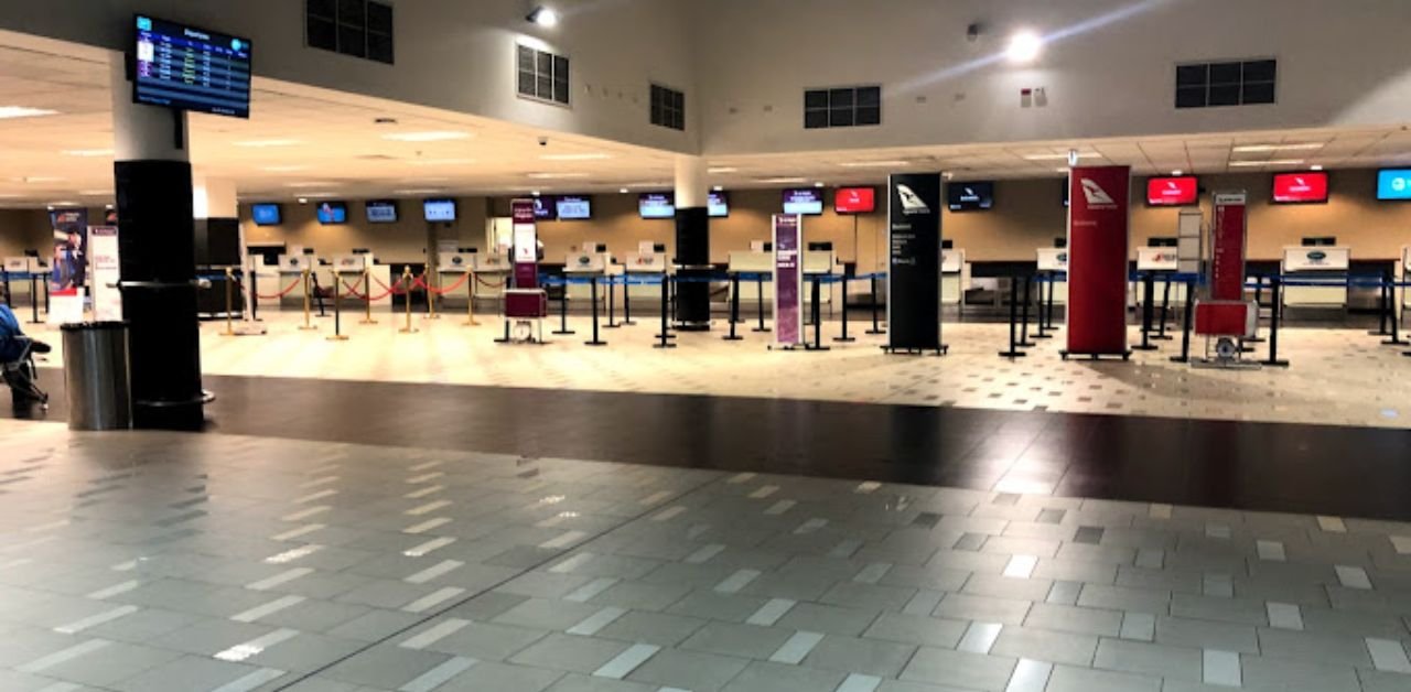 Singapore Airlines POM Terminal