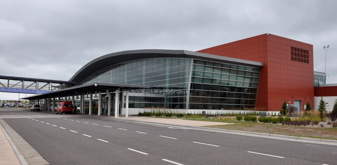 Emirates Airlines DLH Terminal